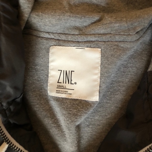 Small gray/teal windbreaker - Picture 3 of 3